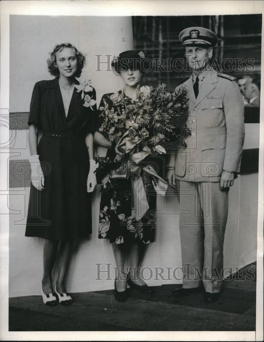 1943 Press Photo Camden, NJ Rear Adm RW Ryden,Mrs E Gruening, Anne L Dimond - Historic Images