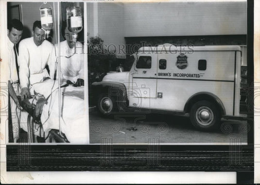 1959 Press Photo 2 Gunmen Robbed Brink's Guard of $18,000 & Critically Wounded - Historic Images