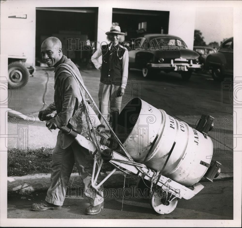 1949 Press Photo Negro City utility worker carrying a barrel during work - Historic Images