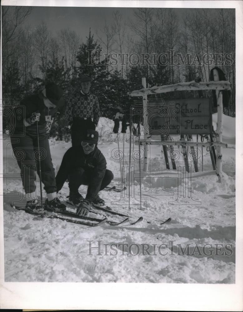 1952 Press Photo Mrs. Laverne Landy River Forest Ski - Historic Images