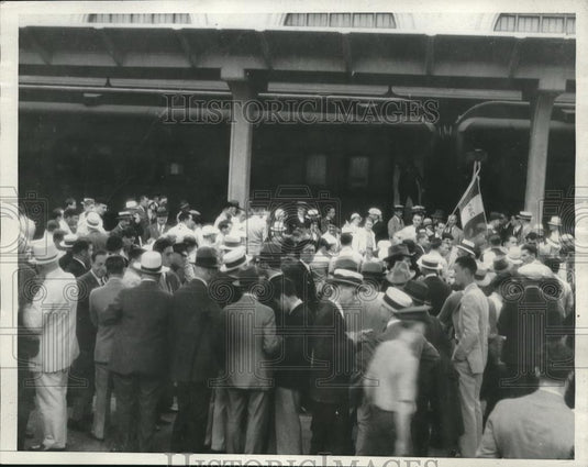 1932 Press Photo French Olympic team arriving in Los Angeles via Union Pacific - Historic Images