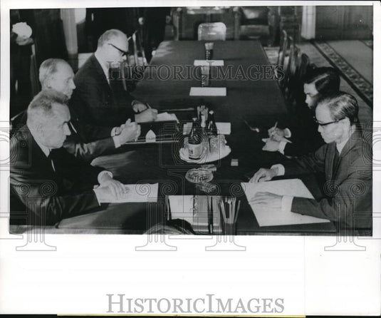 1969 Press Photo Soviet Premier Alexei Kosygin & Vice Cong Rep Dang Quang Minh - Historic Images