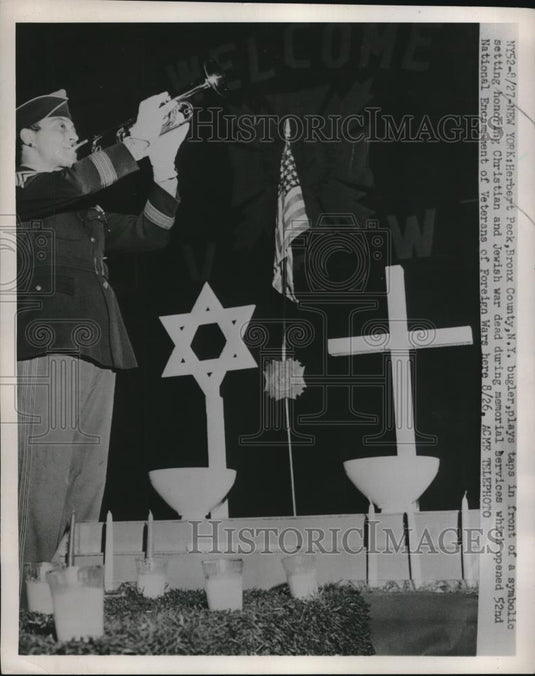 1951 Press Photo Herbert Peck Bugler Plays Taps at Christian & Jew Memorial - Historic Images
