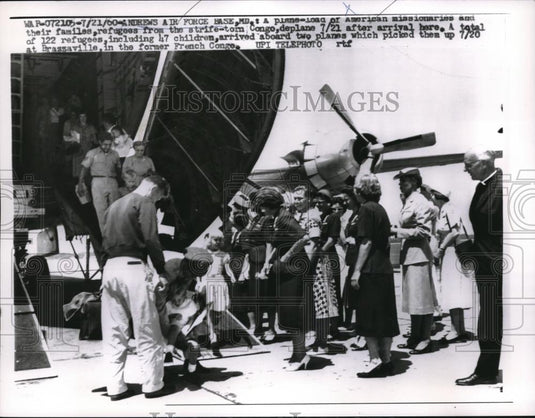 1960 Press Photo Andrews AFB, Md US missionaries & refugees from Congo - Historic Images
