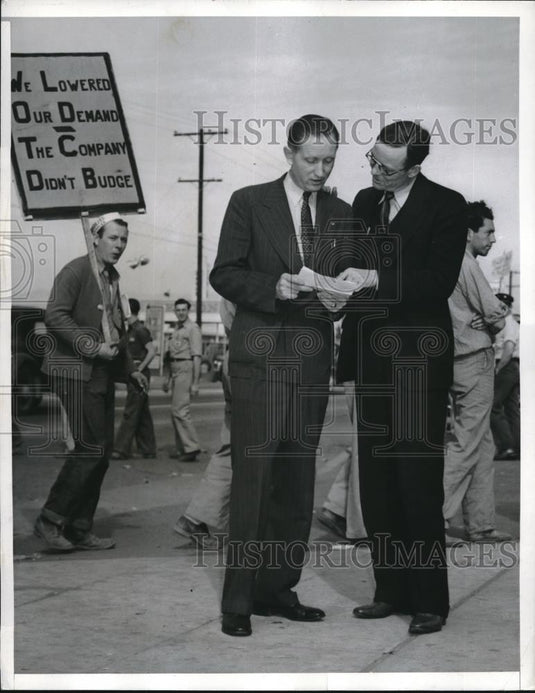 1940 Press Photo Labor heads Lou Michener & Walter Smethurst at Vultee strike - Historic Images