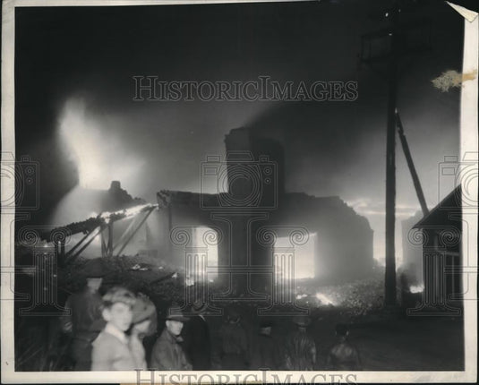 1944 Press Photo Gary, Ind. Sears Roebuck & Co stores on fire - Historic Images