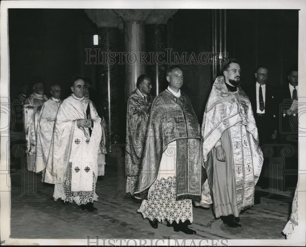 1939 Press Photo Clergy File Into Shrine of Immaculate Conception Catholic Univ. - Historic Images