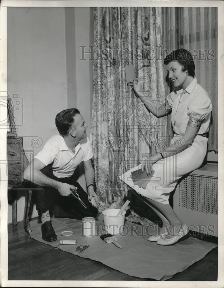 1957 Press Photo Tube packaged Coloring Material for tinting interior paints - Historic Images