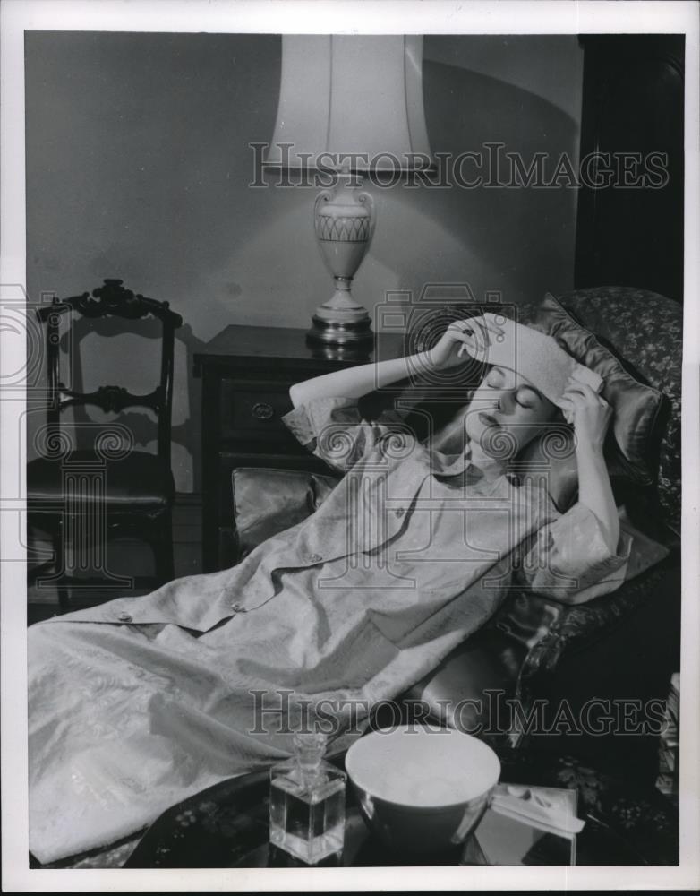 1954 Press Photo Lady Relaxes After Bath with Washcloth Soaked in Witch Hazel - Historic Images