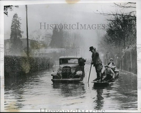 1936 Press Photo Residents Of Maidenhead England Use Rowboats To Travel - Historic Images