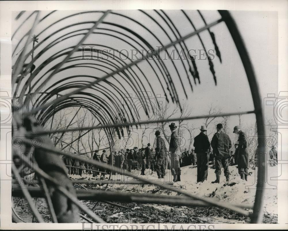 1940 Press Photo Hay Rake at Equipment Auction - Historic Images