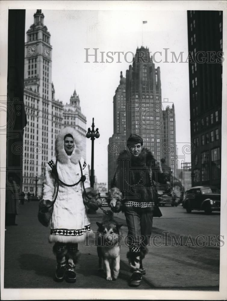 1948 Press Photo Chicago, Ill Mr &amp; Mrs Potosky Norman of Alakas on Michigan Ave, - Historic Images