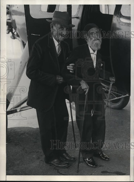1930 Press Photo Galusha Cole & Dr Mirza Assad Fareed Celebrate 104th Birthday - Historic Images