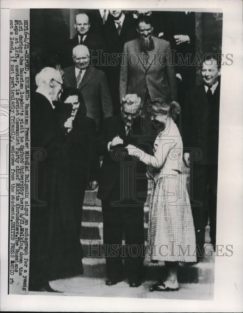 1956 Press Photo Russian Premier Nikolai Bulganin Signs Autograph - Historic Images