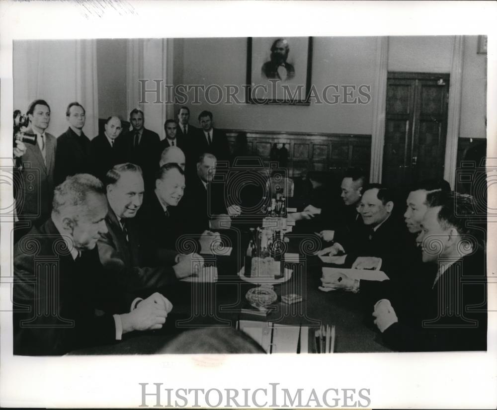 1967 Press Photo Soviet Premier Alexei Kosygin &amp; N Vietnamese Premier Nghi - Historic Images