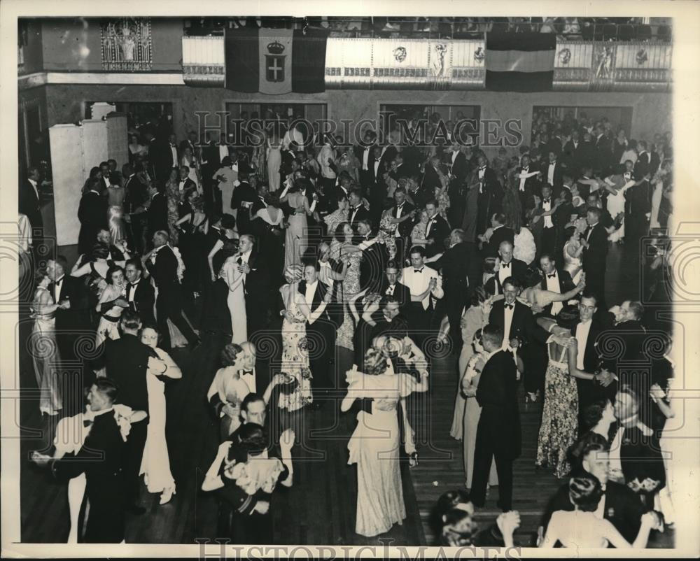 1934 Press Photo General view of the Navy Ball, officers dancing - Historic Images