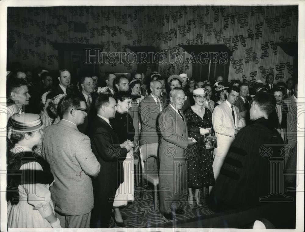 1958 Press Photo Couples Attend &quot;Wedding Bells&quot; Service at Central Church - Historic Images