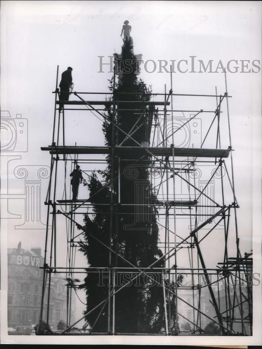 1957 Press Photo Statue of Admiral Horatio Nelson - Historic Images