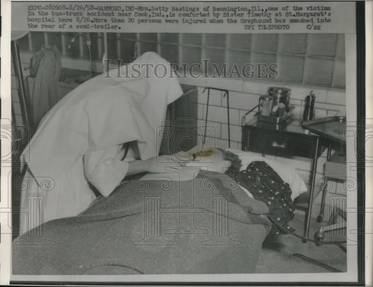 1958 Press Photo Betty Hastings n Greyhound Bus Accident St Margaret's Hospital - Historic Images