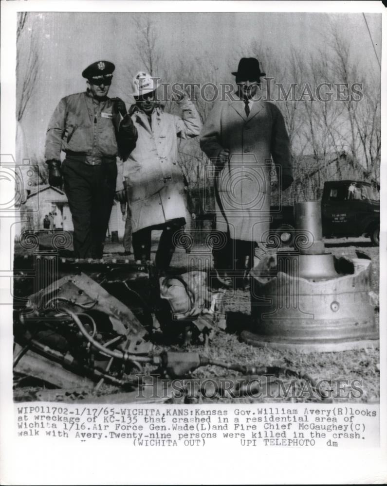 1965 Press Photo Kansas Governor William Avery at Crash Site of KC-135 29 Killed - Historic Images