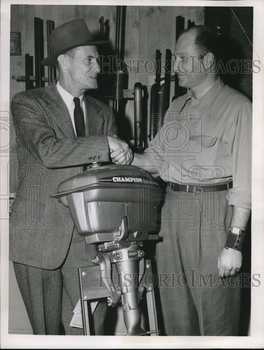 1952 Press Photo Herbert Slingluff & Marvin Newmark At End Of Fishing Contest - Historic Images