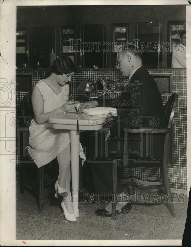 1930 Press Photo Bernice Niay giving a manicure to a gentleman - Historic Images