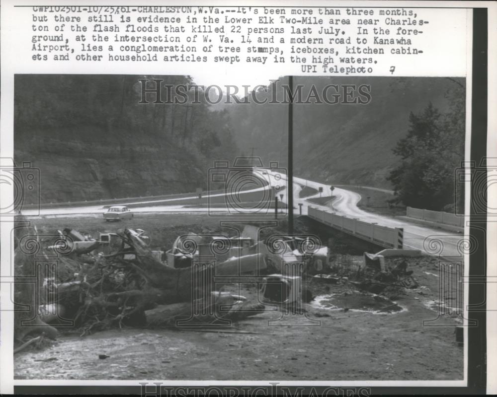 1961 Press Photo Wreckage left over from flash floods in Charleston, WV - Historic Images