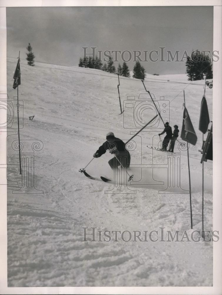 1949 Press Photo Mt Rose, Nev skier Charlotte Zumstein at Girls Natl Jr skiing - Historic Images