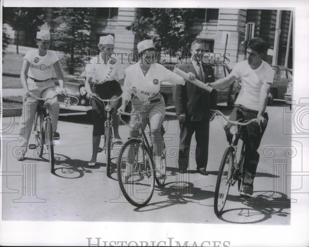 1956 Press Photo Bikes for Ike Tour Betty Verhuncw &amp; Kenneth Stolz in Chicago - Historic Images