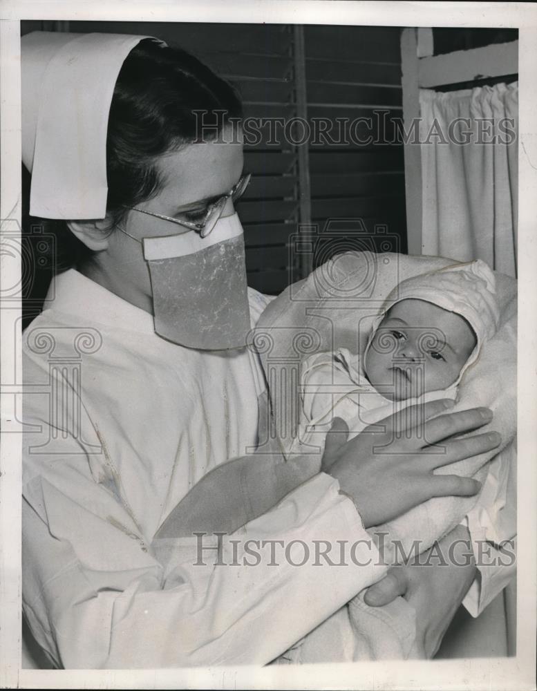 1939 Press Photo Kansas City, Mo baby Shirley A Fisher &amp; RN Louella Yates - Historic Images