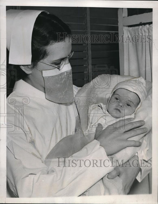 1939 Press Photo Kansas City, Mo baby Shirley A Fisher & RN Louella Yates - Historic Images
