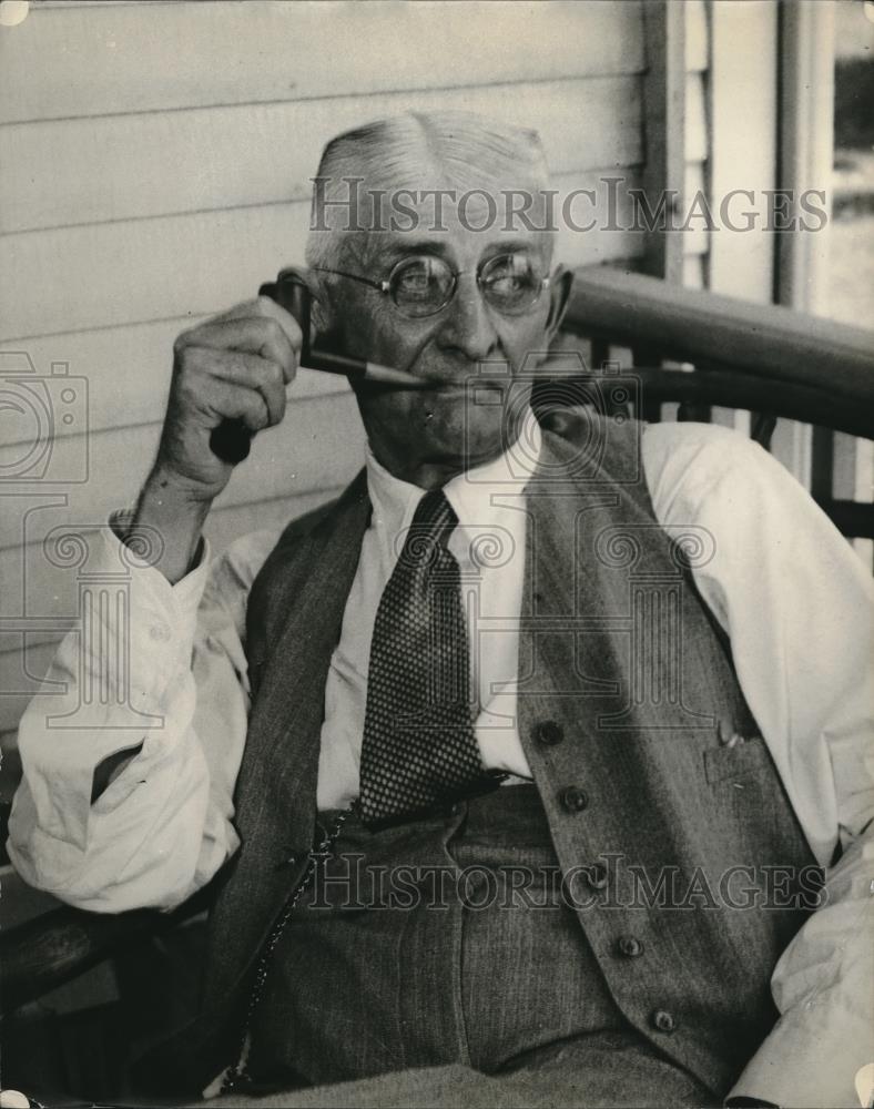 1934 Press Photo Marsh Operator Allan Edwards Speaks Against Unionizing - Historic Images