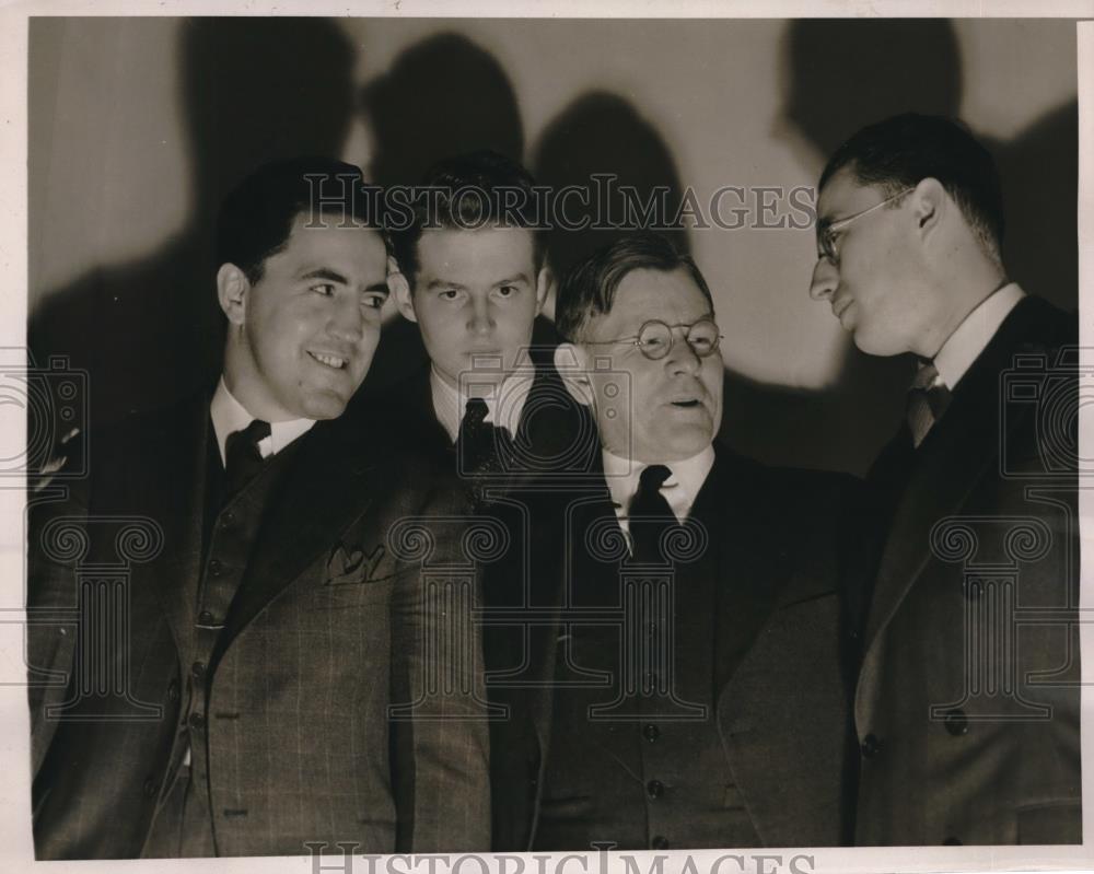 1939 Press Photo Three men at the commencement exercises at Temple University - Historic Images