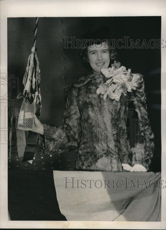 1939 Press Photo Newport News,Va Jean Roig christens Grace liner Santa Teresa - Historic Images