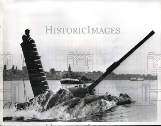 1964 Press Photo German Tank of "Leopard" Type Emerges After Crossing Rhine - Historic Images