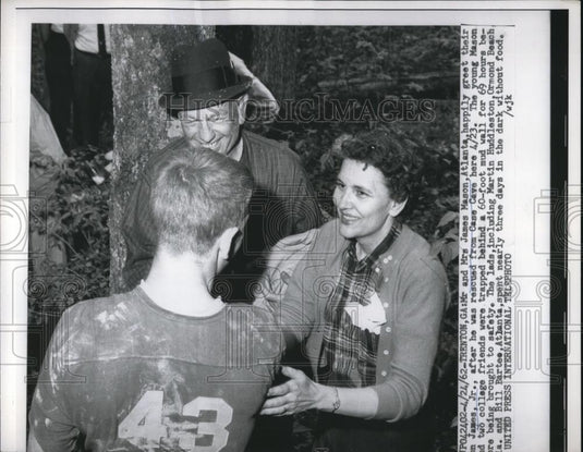 1962 Press Photo Mrs James Mason reunited w/ his son James Jr after rescue - Historic Images