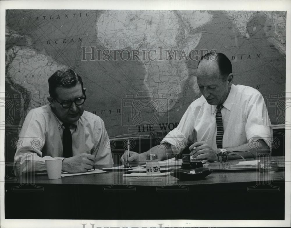 1963 Press Photo NY Times editor Lewis Jordan &amp; asst ed. Theodore Bernstein - Historic Images