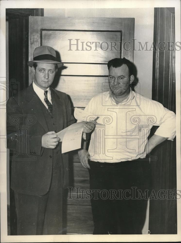 1937 Press Photo Vincent Currle with Attorney Richard F. Russell - Historic Images