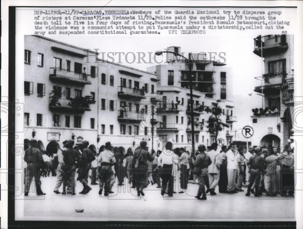 1961 Press Photo Caracas, Venezuela, rioting against Pres. Betancourt - Historic Images