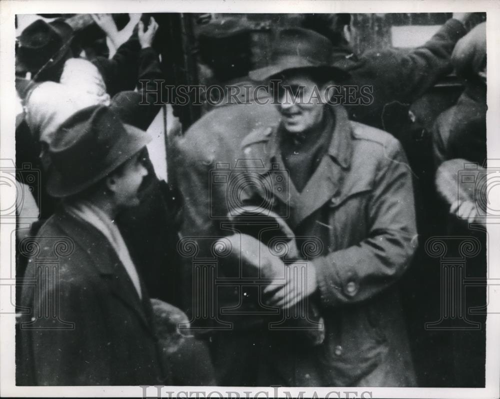 1956 Press Photo Hungarian Refugees - Historic Images