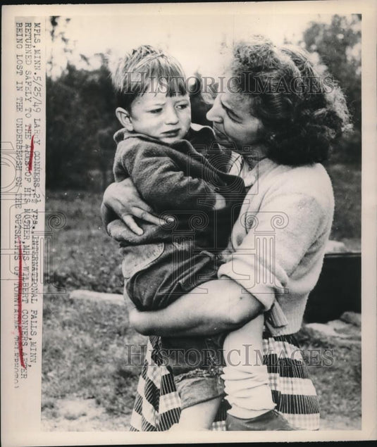 1949 Press Photo Minneapolis, Minn Larry Conners & mom Mrs Wilbert Conners - Historic Images