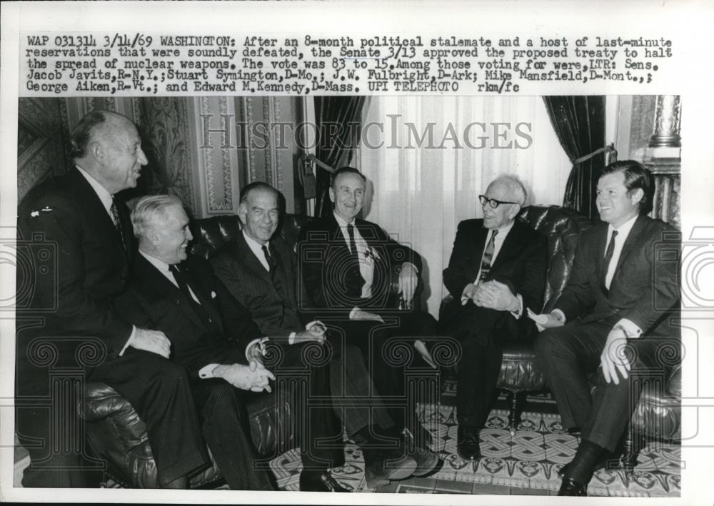 1969 Press Photo Political Stalemate Senate Approved Proposed Treaty Halting Nuc - Historic Images