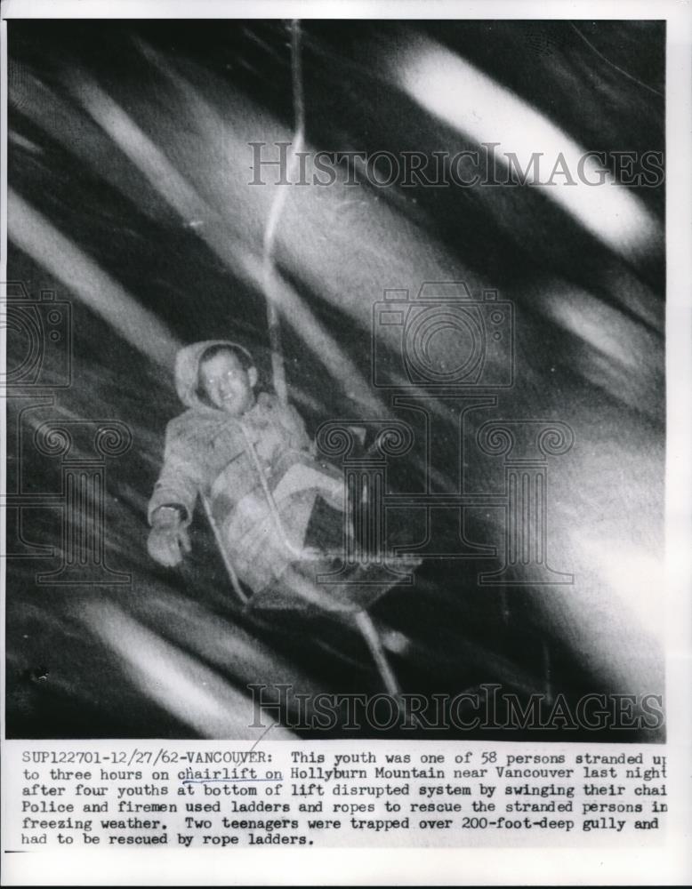 1962 Press Photo 58 People Stranded for 3 Hours on Chairlift Hollyburn Mountain - Historic Images