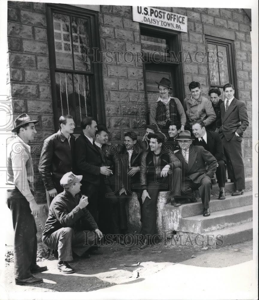 1943 Press Photo Miners ar Post Office Waiting to See when Mine #4 Reopens - Historic Images