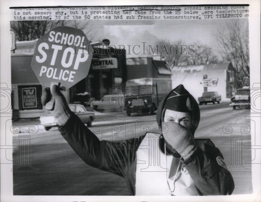 1966 Press Photo Mrs Leonard Wundrow School Crossing Guard 25 Below Temps - Historic Images