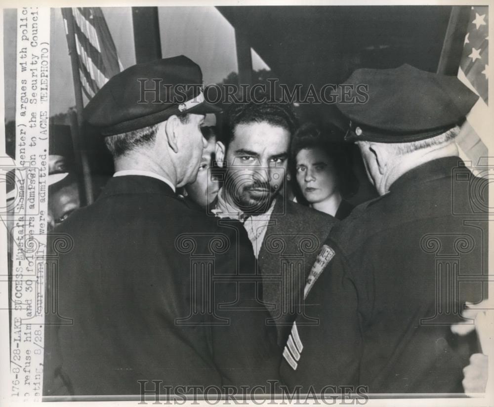 1947 Press Photo Mustafa Momed head of protestors argues w/ police - Historic Images