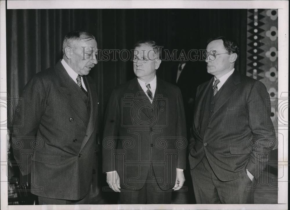 1935 Press Photo Secretary of Interior Harold Ickes & Sean Willetts & Thomas Gar - Historic Images