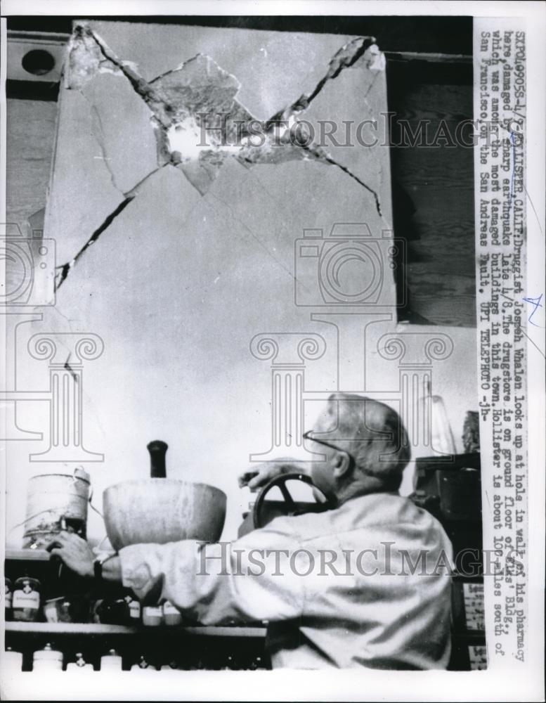 1961 Press Photo Hollister, Calif.druggist Joseph Whalen &amp; earthquake damage - Historic Images