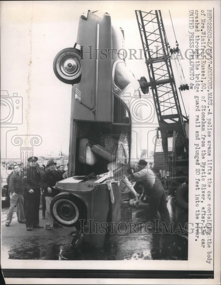 1957 Press Photo Car containing the body of Mrs. Winifred Russel - Historic Images