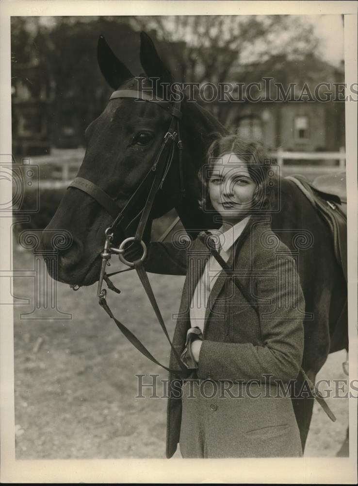 1930 Press Photo Elizabeth Wilkins with Horse - Historic Images